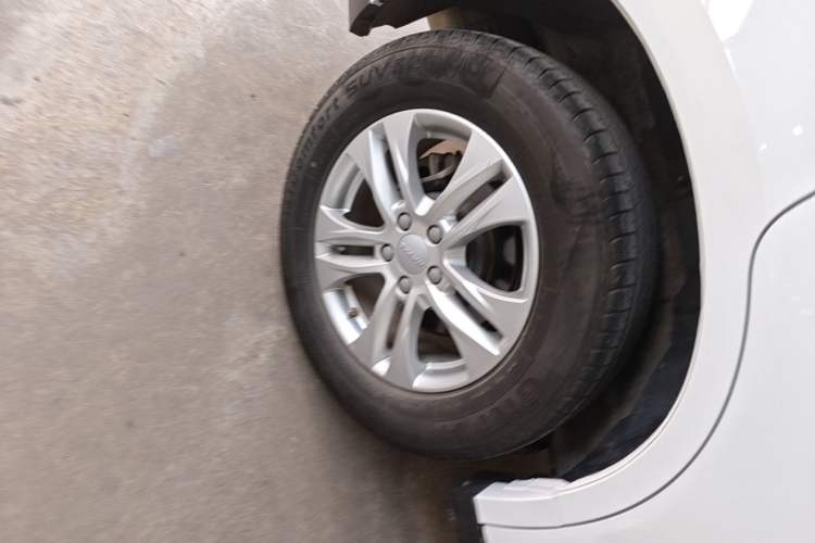 Used Haval M6 2019 1.5T DCT Two-Wheel Drive Value Edition China VI Standard Right Rear Wheel Hub