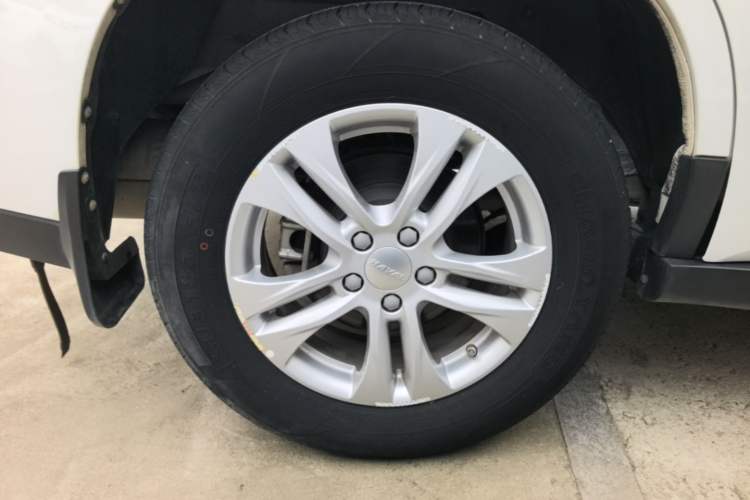 Used Haval M6 2019 1.5T DCT Two-Wheel Drive Elite Version China VI Standard Right Rear Wheel Hub