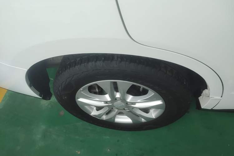 Used Haval M6 2019 1.5T DCT Two-Wheel Drive Elite Version China VI Standard Right Rear Wheel Hub