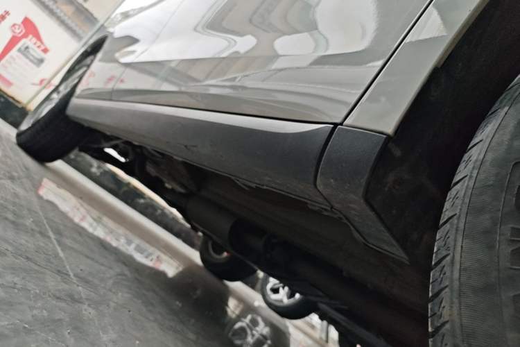 Used Haval M6 2019 1.5T DCT Two-Wheel Drive Elite Version China VI Standard Right Side Sill