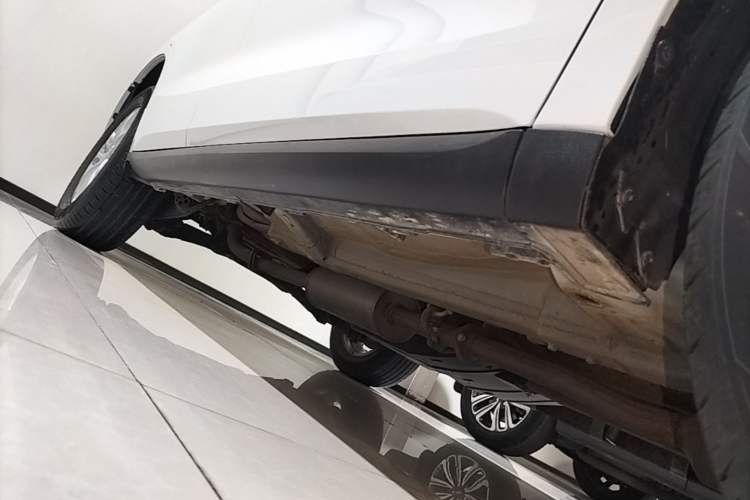 Used Haval M6 2019 1.5T DCT Two-Wheel Drive Value Edition China VI Standard Right Side Sill