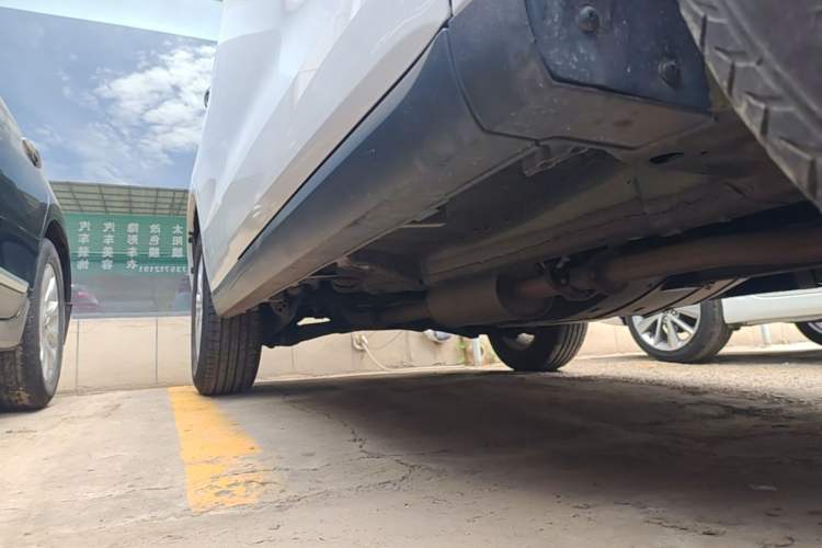 Used Haval M6 2019 1.5T DCT Two-Wheel Drive Value Edition China VI Standard Right Side Sill