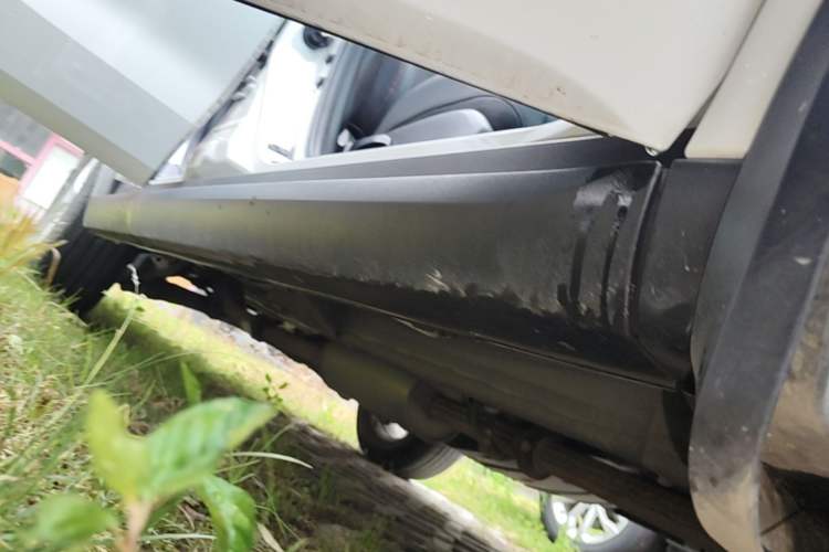 Used Haval M6 2019 1.5T DCT Two-Wheel Drive Value Edition China VI Standard Right Side Sill