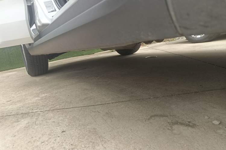 Used Haval M6 2019 1.5T DCT Two-Wheel Drive Value Edition China VI Standard Right Side Sill