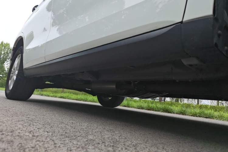 Used Haval M6 2019 1.5T Manual Two-Wheel Drive Elite Version China VI Standard Right Side Sill