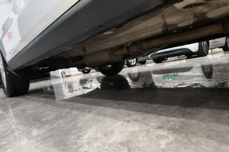 Used Haval M6 2019 1.5T DCT Two-Wheel Drive Value Edition China VI Standard Right Side Sill