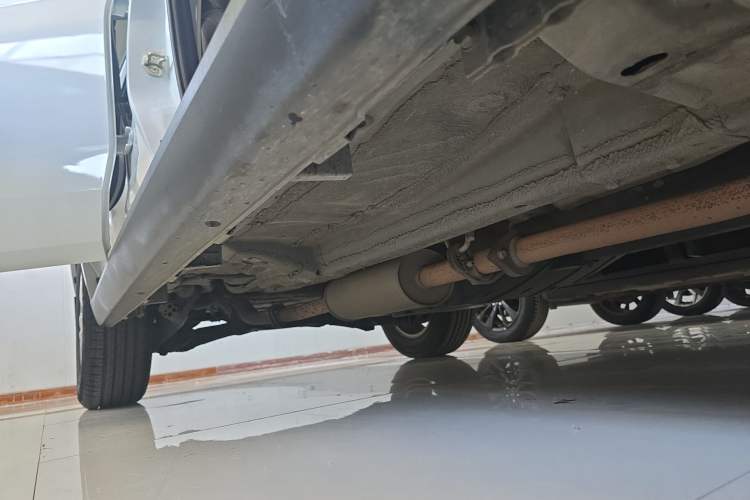 Used Haval M6 2019 1.5T DCT Two-Wheel Drive Value Edition China VI Standard Right Side Sill