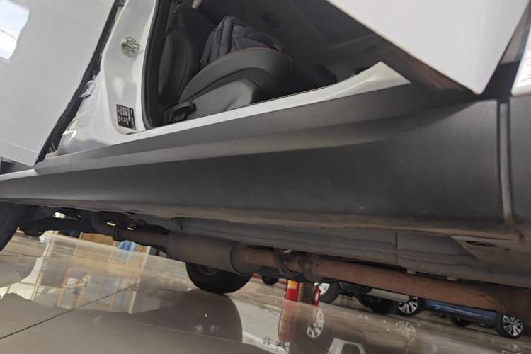 Used Haval M6 2019 1.5T DCT Two-Wheel Drive Value Edition China VI Standard Right Side Sill