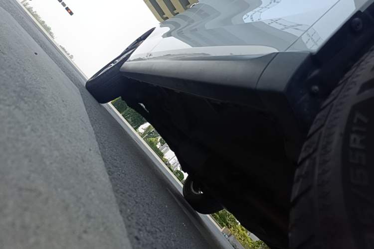 Used Haval M6 2019 1.5T DCT Two-Wheel Drive Value Edition China VI Standard Right Side Sill