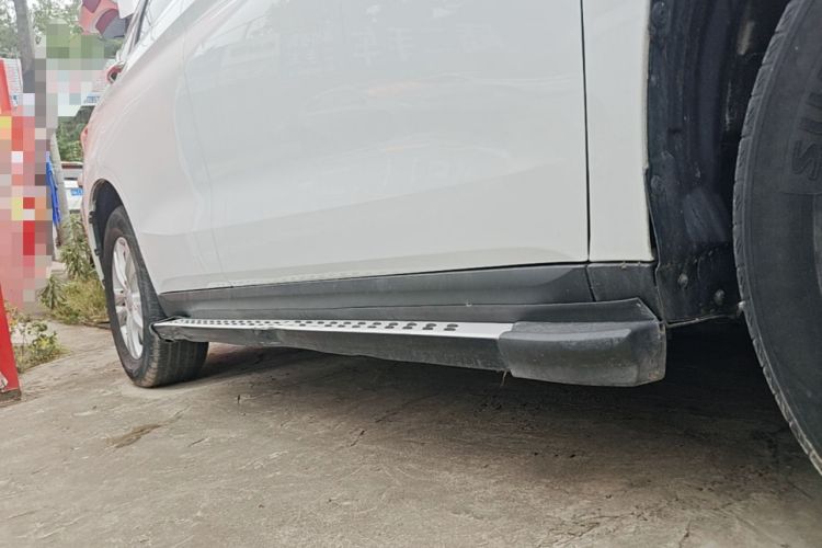 Used Haval M6 2019 1.5T Manual Two-Wheel Drive Urban Version China VI Standard Right Side Sill