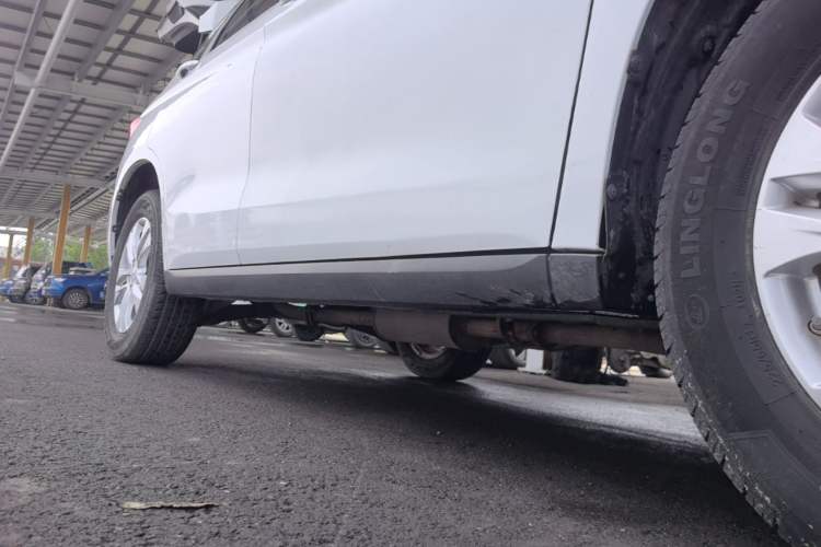 Used Haval M6 2019 1.5T DCT Two-Wheel Drive Value Edition China VI Standard Right Side Sill