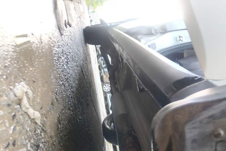 Used Haval M6 2019 1.5T DCT Two-Wheel Drive Value Edition China VI Standard Right Side Sill