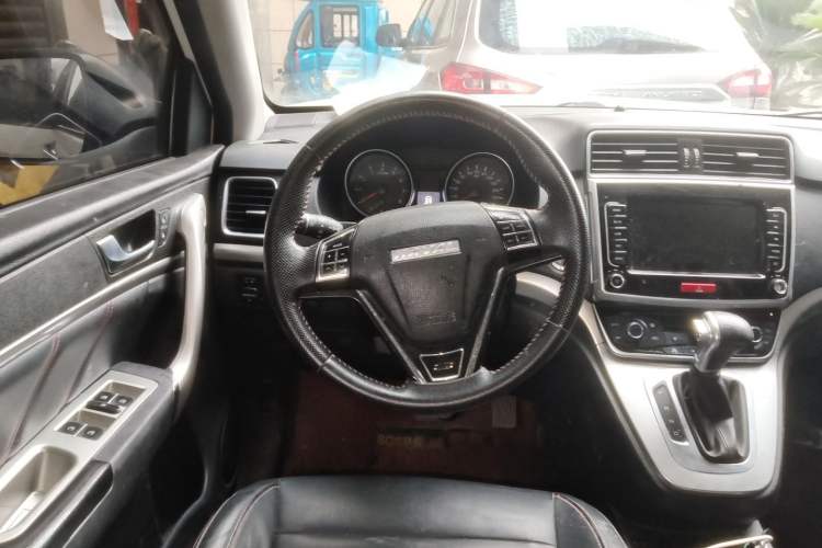 Used Haval M6 2019 1.5T DCT Two-Wheel Drive Elite Version China VI Standard Steering Wheel