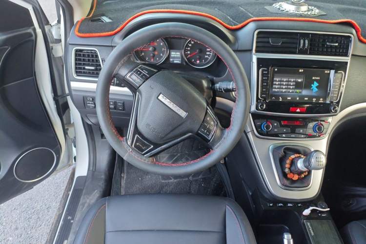 Used Haval M6 2019 1.5T Manual Two-Wheel Drive Elite Version China VI Standard Steering Wheel