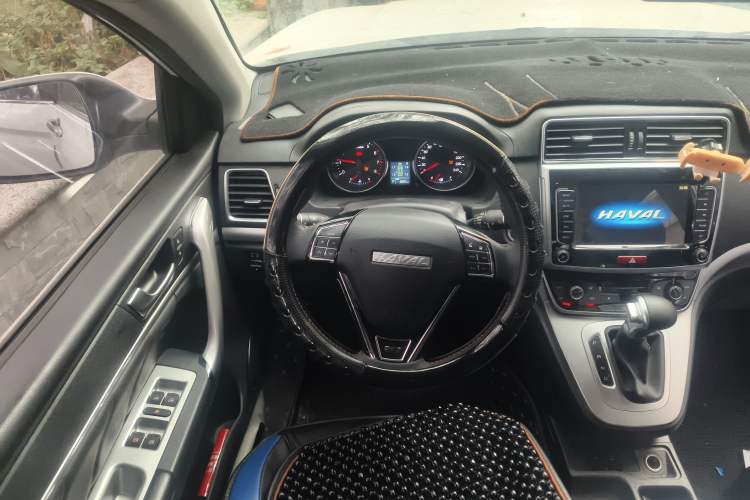 Used Haval M6 2019 1.5T DCT Two-Wheel Drive Elite Version China VI Standard Steering Wheel