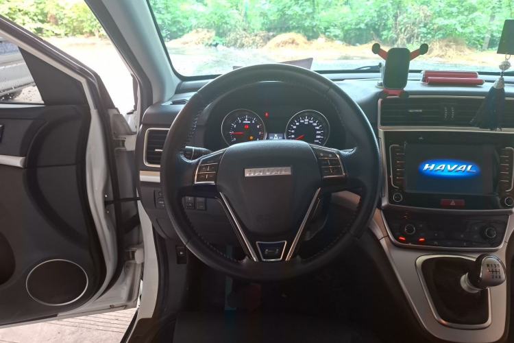 Used Haval M6 2019 1.5T Manual Two-Wheel Drive Elite Version China VI Standard Steering Wheel