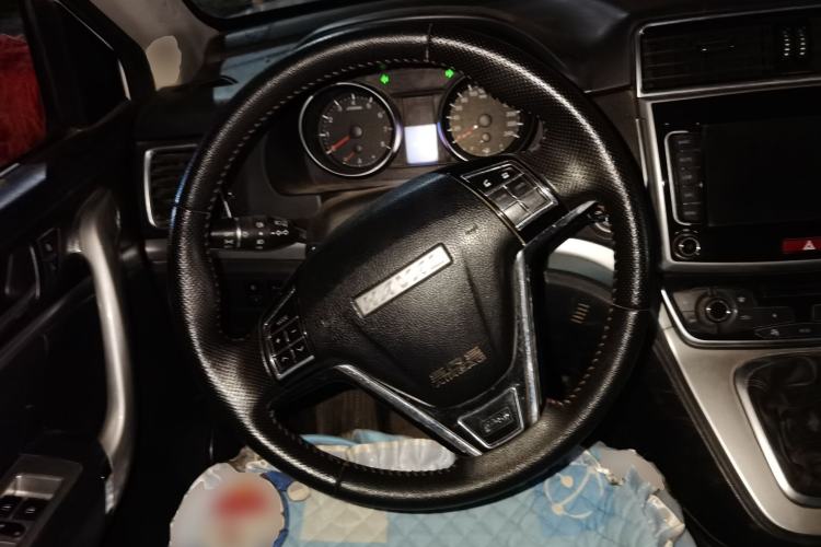 Used Haval M6 2019 1.5T Manual Two-Wheel Drive Elite Version China VI Standard Steering Wheel