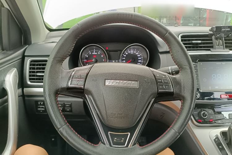 Used Haval M6 2019 1.5T DCT Two-Wheel Drive Elite Version China VI Standard Steering Wheel