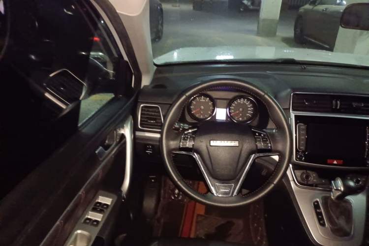 Used Haval M6 2019 1.5T DCT Two-Wheel Drive Elite Version China VI Standard Steering Wheel