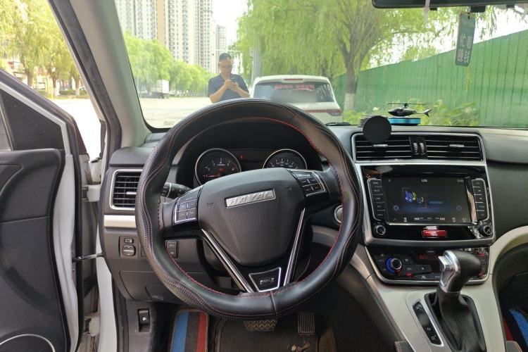 Used Haval M6 2019 1.5T DCT Two-Wheel Drive Elite Version China VI Standard Steering Wheel