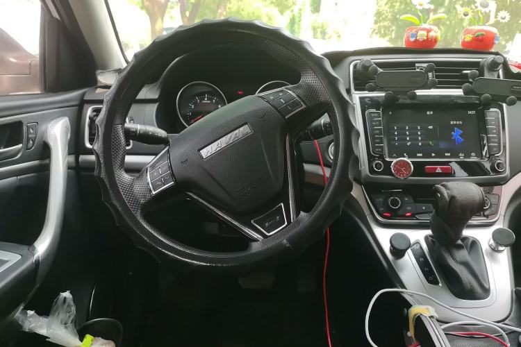 Used Haval M6 2019 1.5T DCT Two-Wheel Drive Value Edition China VI Standard Steering Wheel