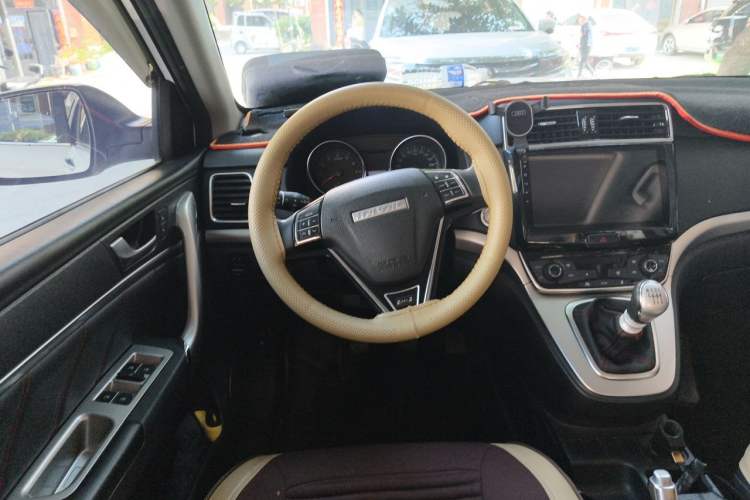 Used Haval M6 2019 1.5T Manual Two-Wheel Drive Elite Version China VI Standard Steering Wheel