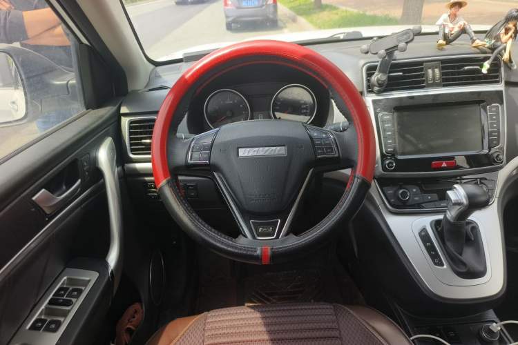 Used Haval M6 2019 1.5T DCT Two-Wheel Drive Elite Version China VI Standard Steering Wheel