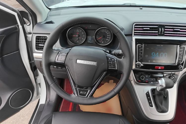Used Haval M6 2019 1.5T DCT Two-Wheel Drive Elite Version China VI Standard Steering Wheel