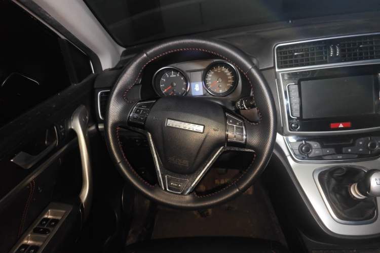 Used Haval M6 2019 1.5T Manual Two-Wheel Drive Elite Version China VI Standard Steering Wheel