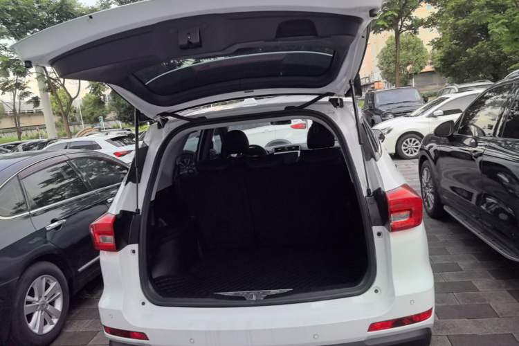Used Haval M6 2019 1.5T DCT Two-Wheel Drive Value Edition China VI Standard Trunk
