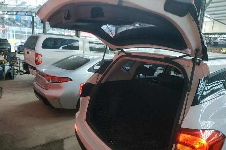 Used Haval M6 2019 1.5T DCT Two-Wheel Drive Value Edition China VI Standard Trunk