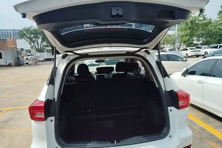 Used Haval M6 2019 1.5T Manual Two-Wheel Drive Elite Version China VI Standard Trunk