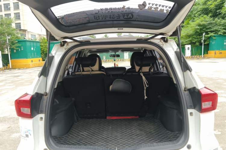 Used Haval M6 2019 1.5T DCT Two-Wheel Drive Elite Version China VI Standard Trunk