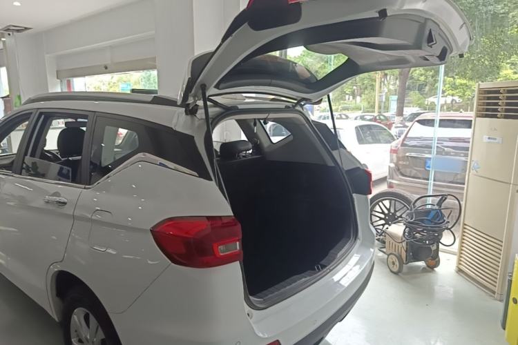 Used Haval M6 2019 1.5T DCT Two-Wheel Drive Elite Version China V Standard Trunk