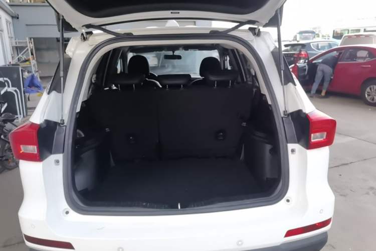 Used Haval M6 2019 1.5T DCT Two-Wheel Drive Value Edition China VI Standard Trunk