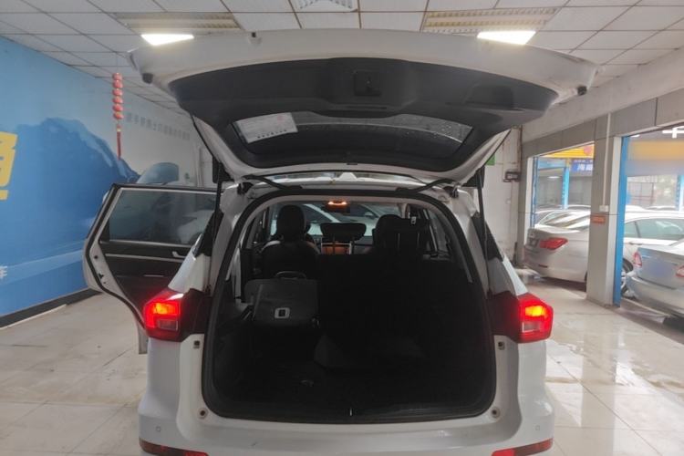 Used Haval M6 2019 1.5T Manual Two-Wheel Drive Elite Version China V Standard Trunk