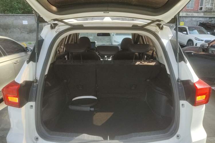 Used Haval M6 2019 1.5T Manual Two-Wheel Drive Elite Version China VI Standard Trunk