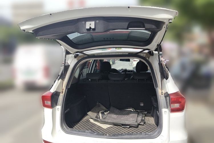 Used Haval M6 2019 1.5T DCT Two-Wheel Drive Elite Version China VI Standard Trunk