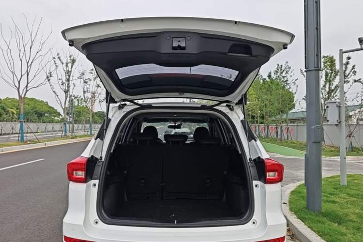 Used Haval M6 2019 1.5T DCT Two-Wheel Drive Value Edition China VI Standard Trunk
