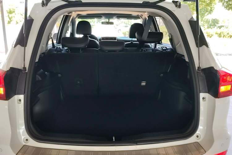 Used Haval M6 2019 1.5T DCT Two-Wheel Drive Value Edition China VI Standard Trunk