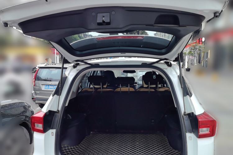 Used Haval M6 2019 1.5T Manual Two-Wheel Drive Urban Version China VI Standard Trunk