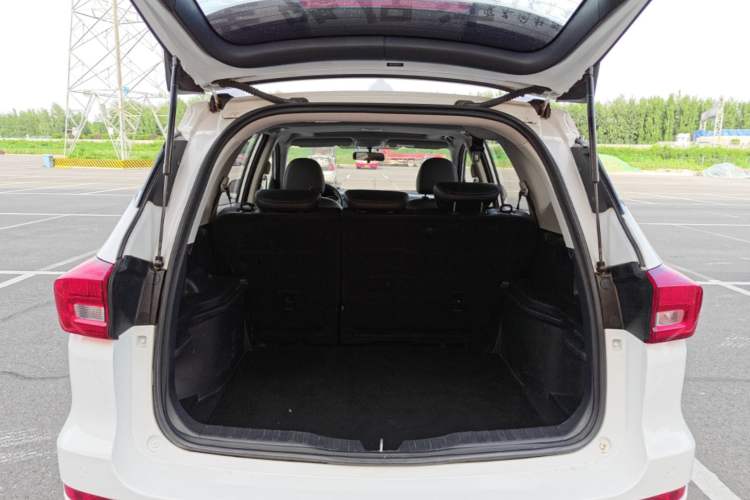Used Haval M6 2019 1.5T Manual Two-Wheel Drive Elite Version China VI Standard Trunk