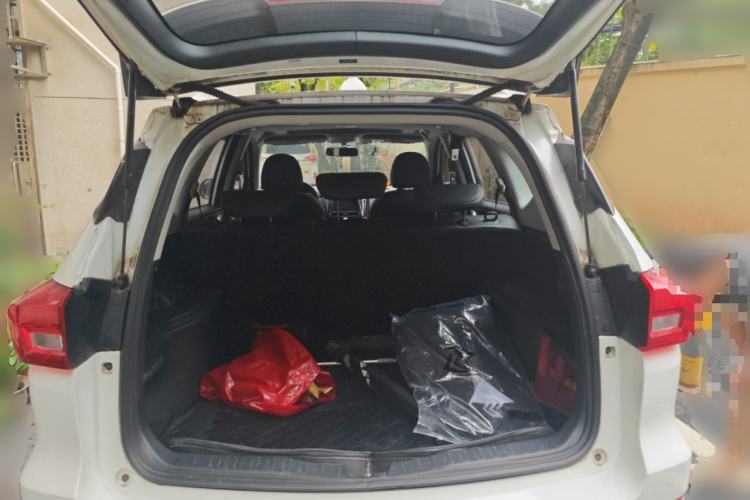 Used Haval M6 2019 1.5T Manual Two-Wheel Drive Elite Version China VI Standard Trunk