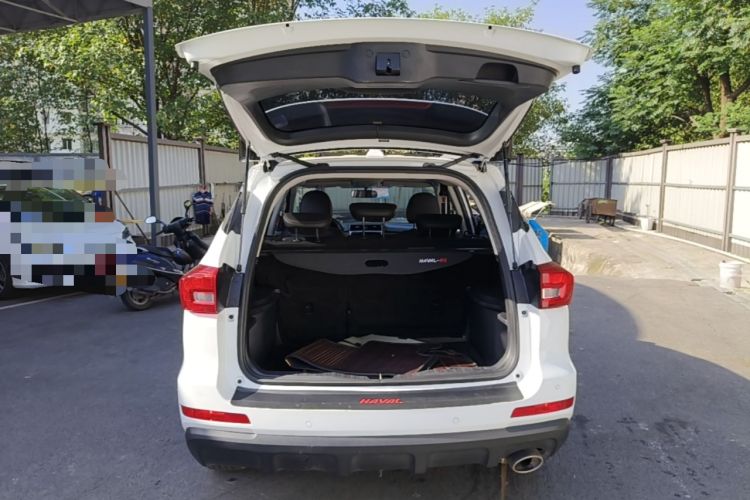Used Haval M6 2019 1.5T Manual Two-Wheel Drive Elite Version China VI Standard Trunk