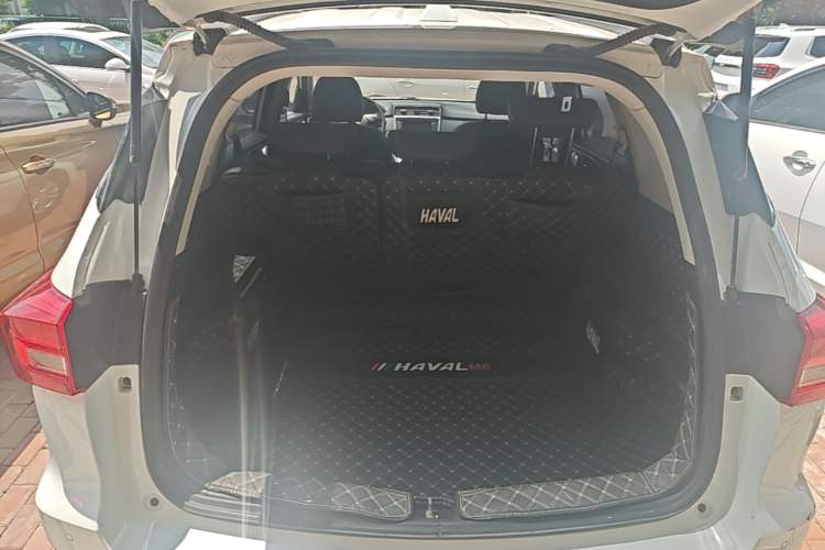 Used Haval M6 2019 1.5T DCT Two-Wheel Drive Value Edition China VI Standard Trunk