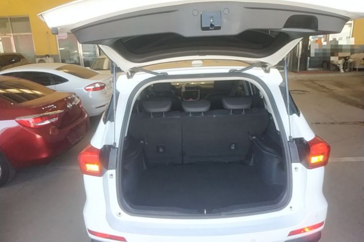 Used Haval M6 2019 1.5T Manual Two-Wheel Drive Elite Version China VI Standard Trunk