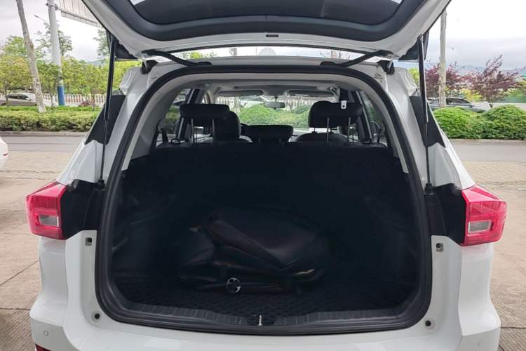 Used Haval M6 2019 1.5T Manual Two-Wheel Drive Elite Version China VI Standard Trunk
