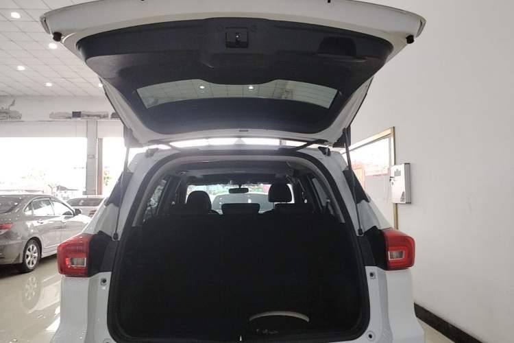 Used Haval M6 2019 1.5T DCT Two-Wheel Drive Value Edition China VI Standard Trunk