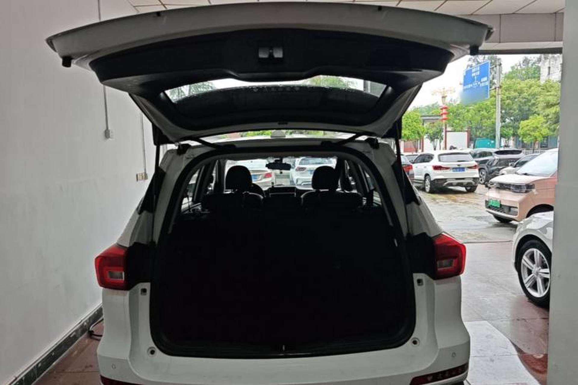 Used Haval M6 2019 1.5T DCT Two-Wheel Drive Elite Version China VI Standard Trunk