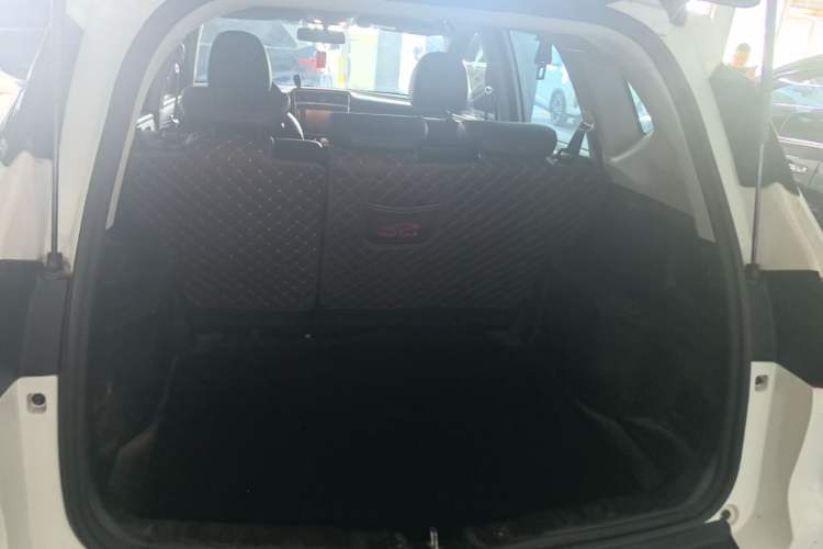 Used Haval M6 2019 1.5T Manual Two-Wheel Drive Elite Version China VI Standard Trunk